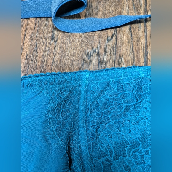 Victoria's Secret Dream Angels Lace Underwire Bra in Teal Size 38DDD - Picture 8 of 9